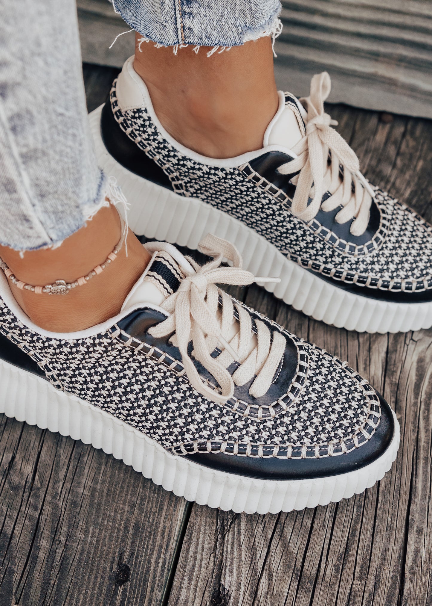 SIZE 5 & 6.5: Shu Shop SELINA (5-11) *BLACK