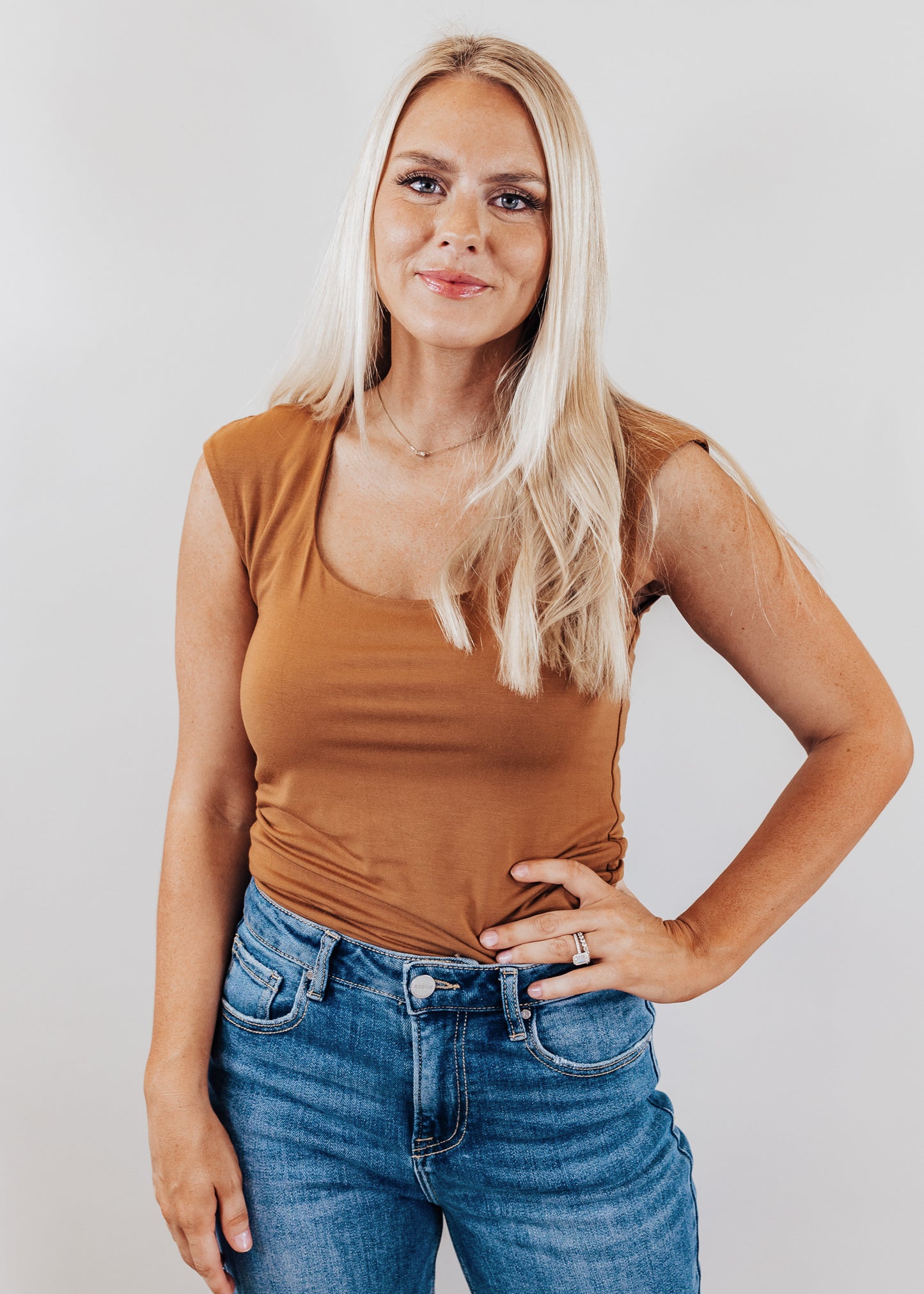 Scoop Neck Crop Fitted Top *TOFFEE