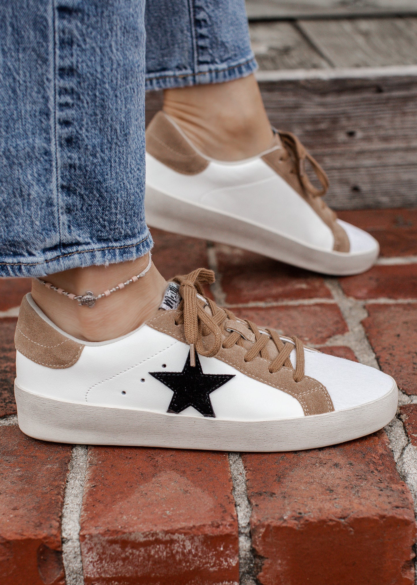 Brady Shoe (6-10) *WHITE TAUPE