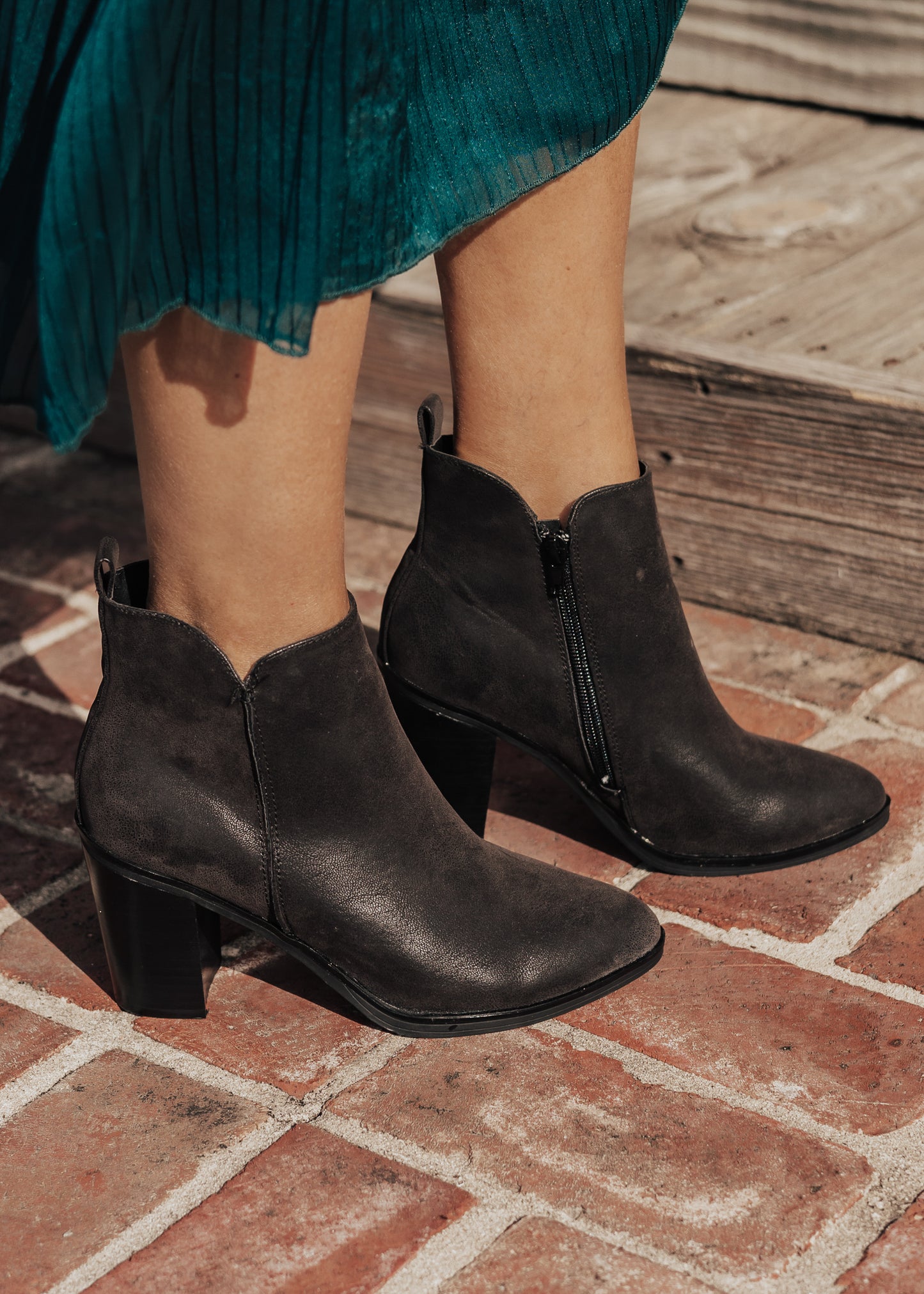 SIZE 6, 6.5, 7, 7.5, 8, 8.5, 10: Mia ERIK (6-10) *BLACK