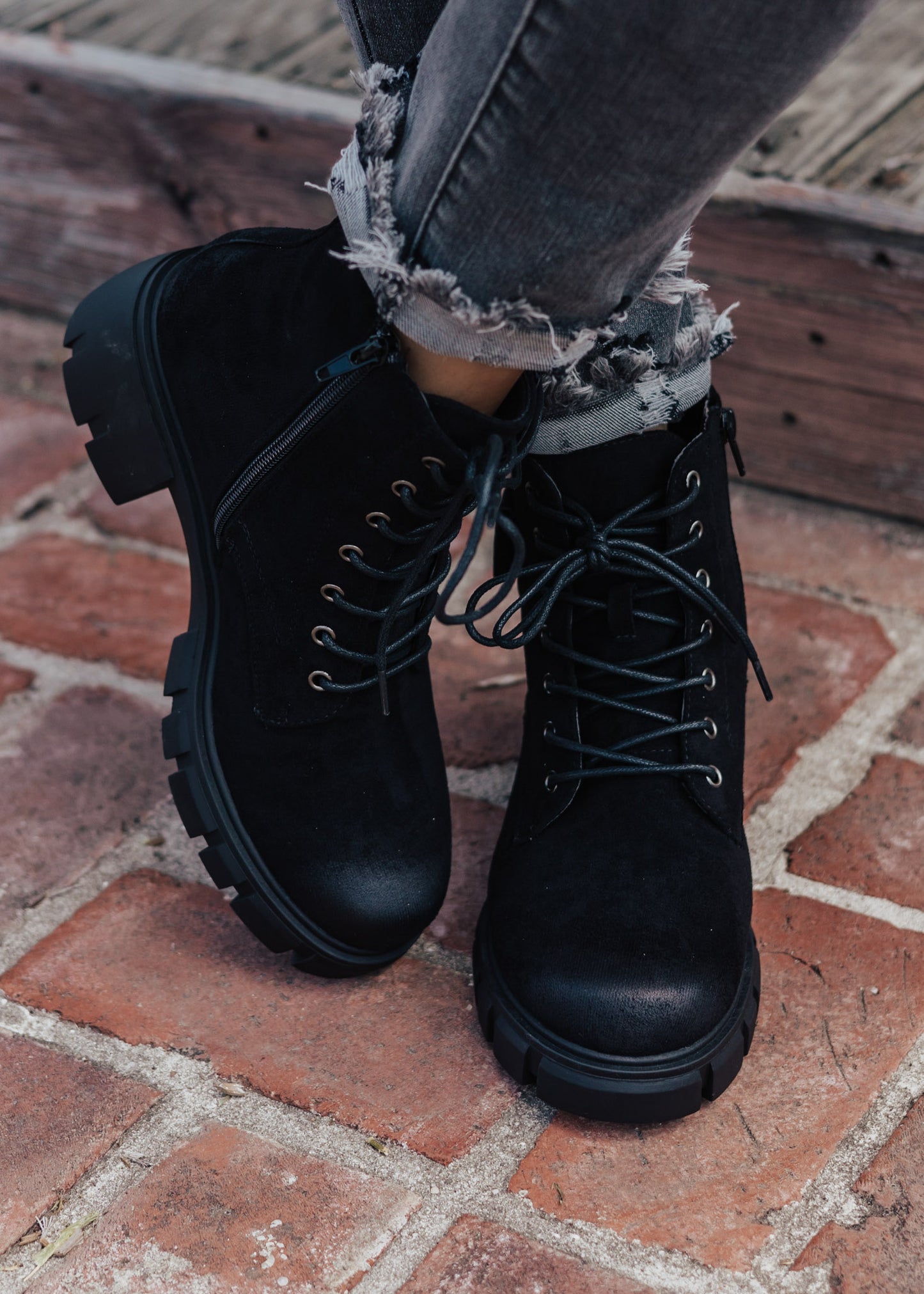 SIZE 6, 8, 8.5, 9, 10, 11: Pouch Lace Up Boot (6-11) *BLACK