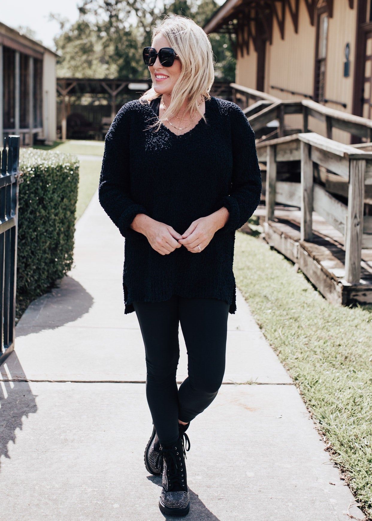 Relaxed Popcorn Top (S-3X) *BLACK