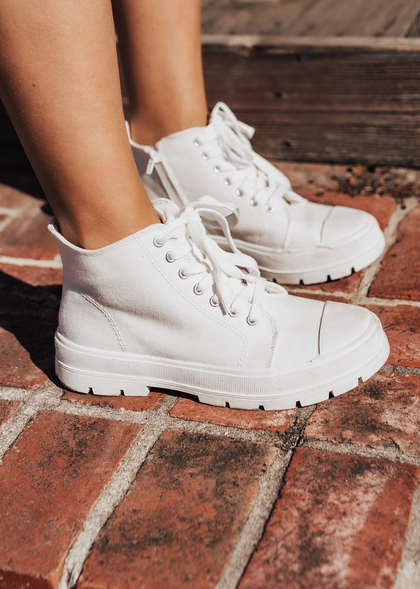 SIZE 5.5, 7.5, 8, 9: Crayon Shoe (5.5-11) *WHITE