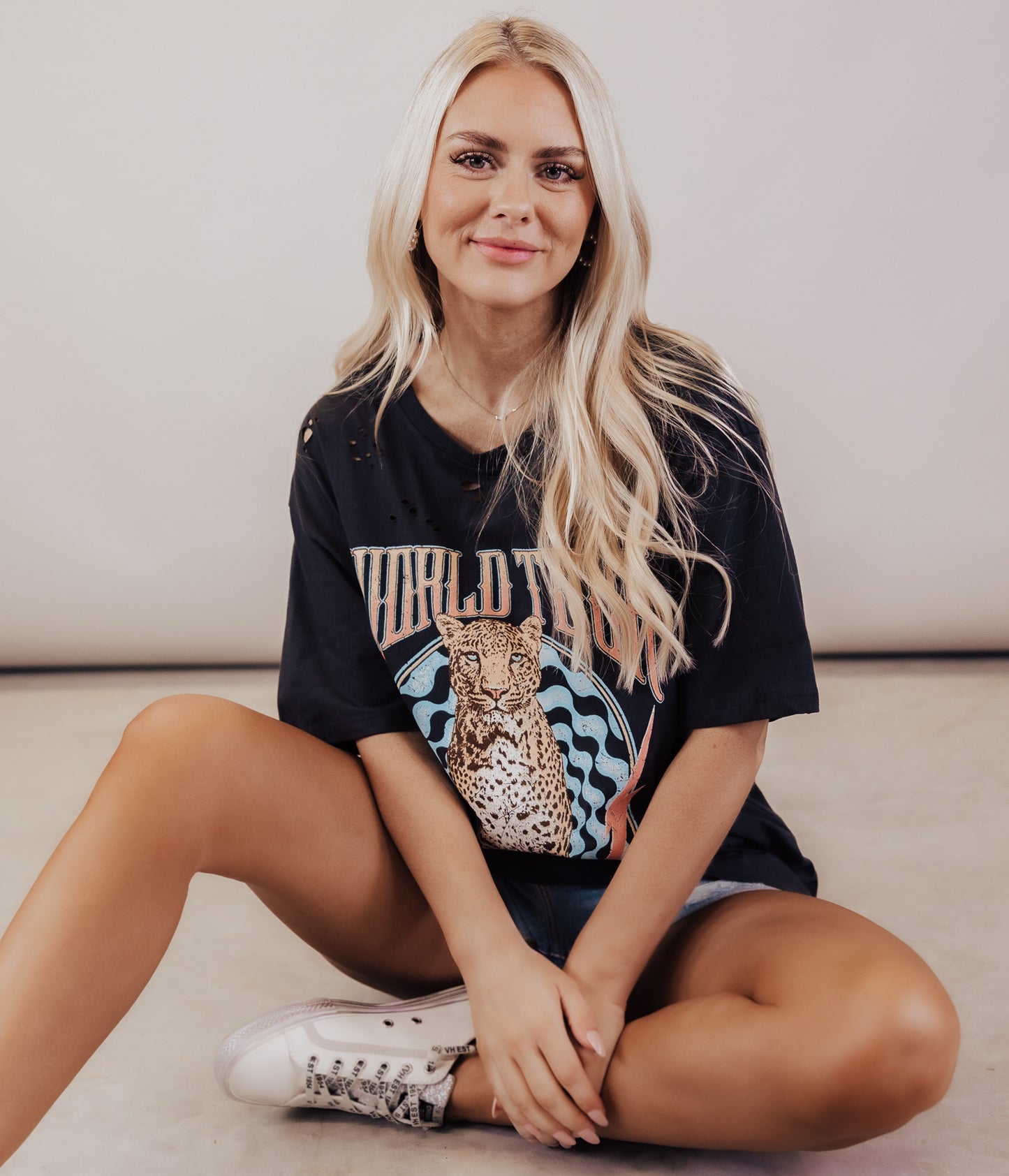 #61 Relaxed Distressed World Tour Top (S-3X) *BLACK