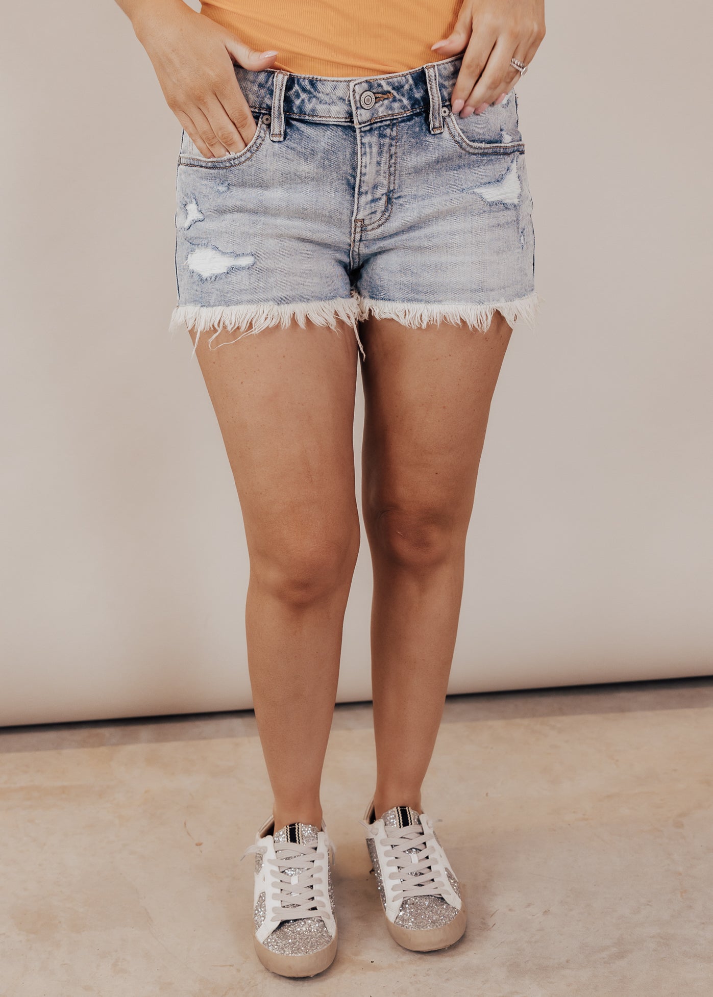 XS, S, M, L: LOW RISE Eunina Cut Off Fray Shorts (XS-L)