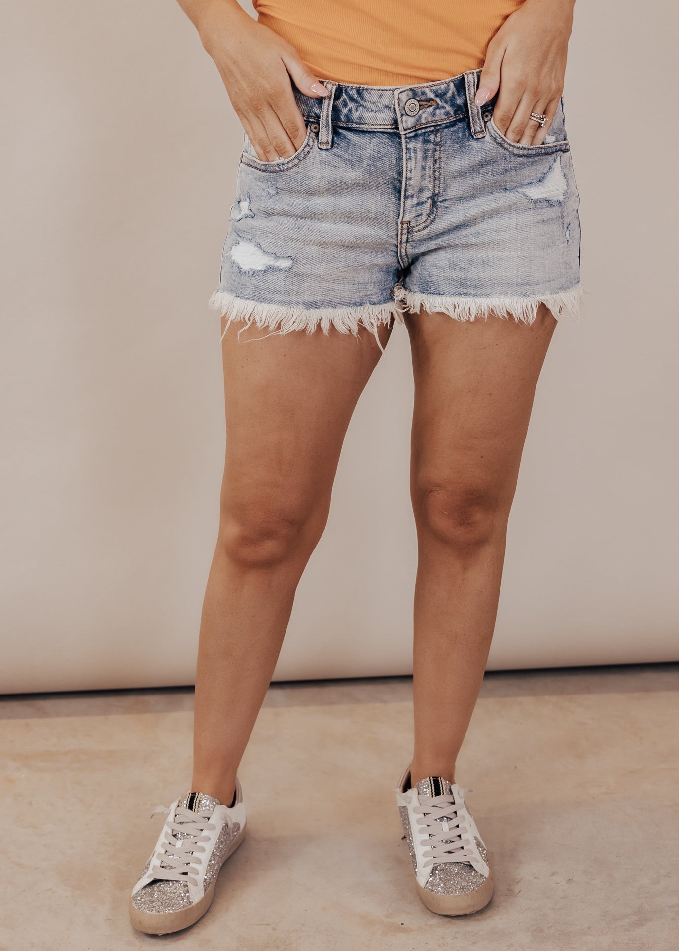 XS, S, M, L: LOW RISE Eunina Cut Off Fray Shorts (XS-L)