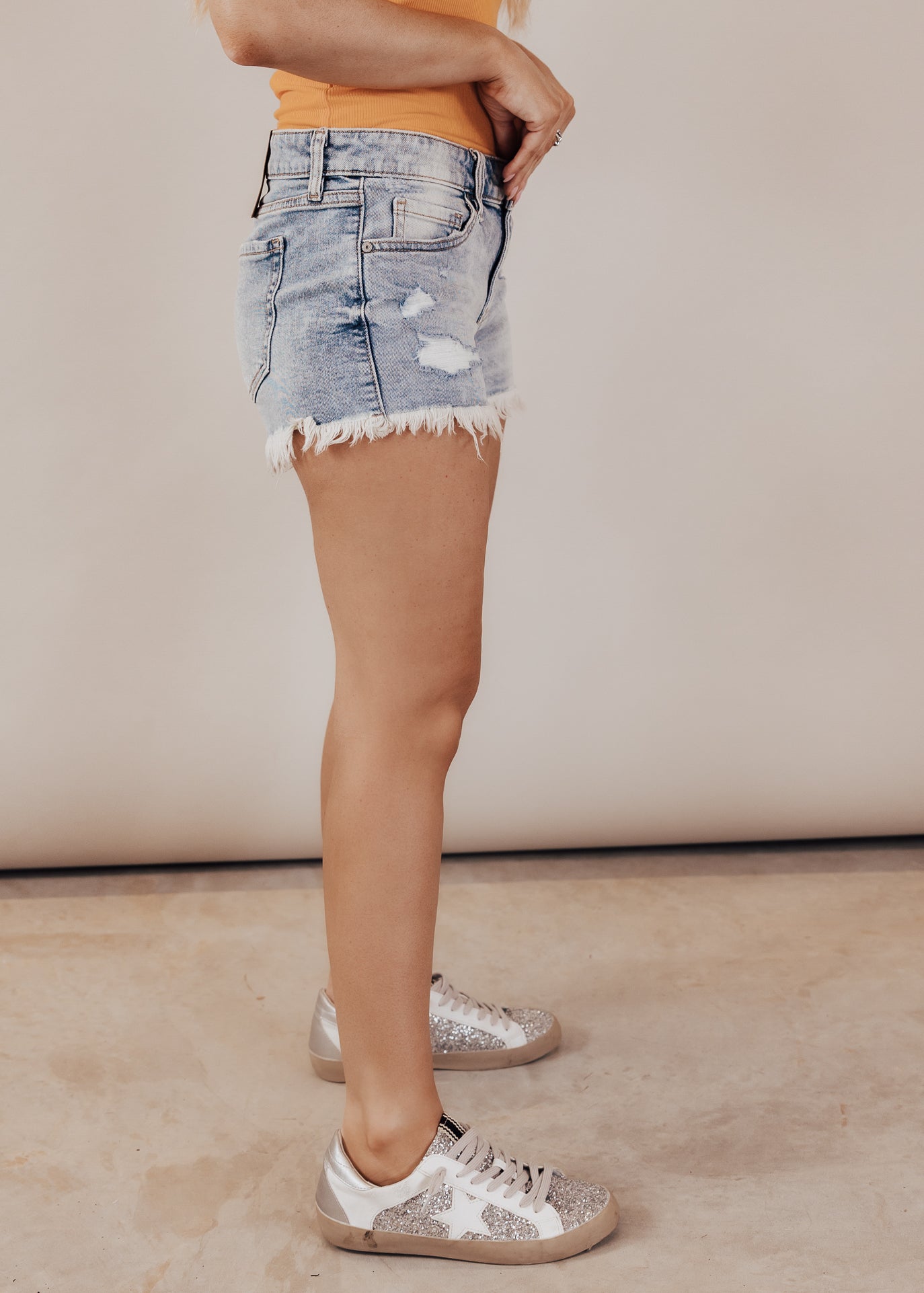 XS, S, M, L: LOW RISE Eunina Cut Off Fray Shorts (XS-L)