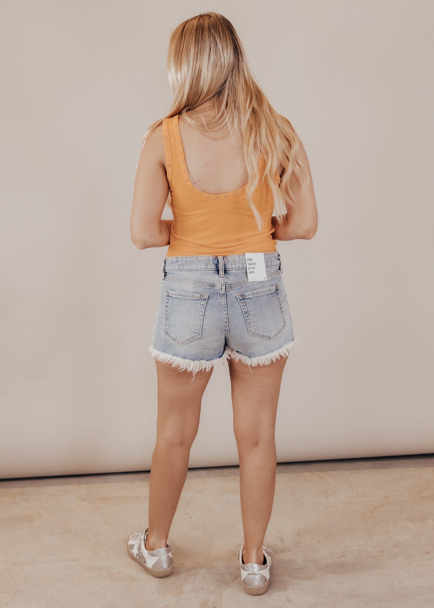 XS, S, M, L: LOW RISE Eunina Cut Off Fray Shorts (XS-L)