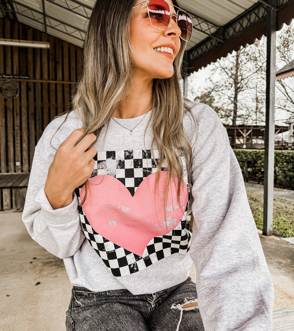 Checkered Heart Sweatshirt *2 Colors (S-3X)