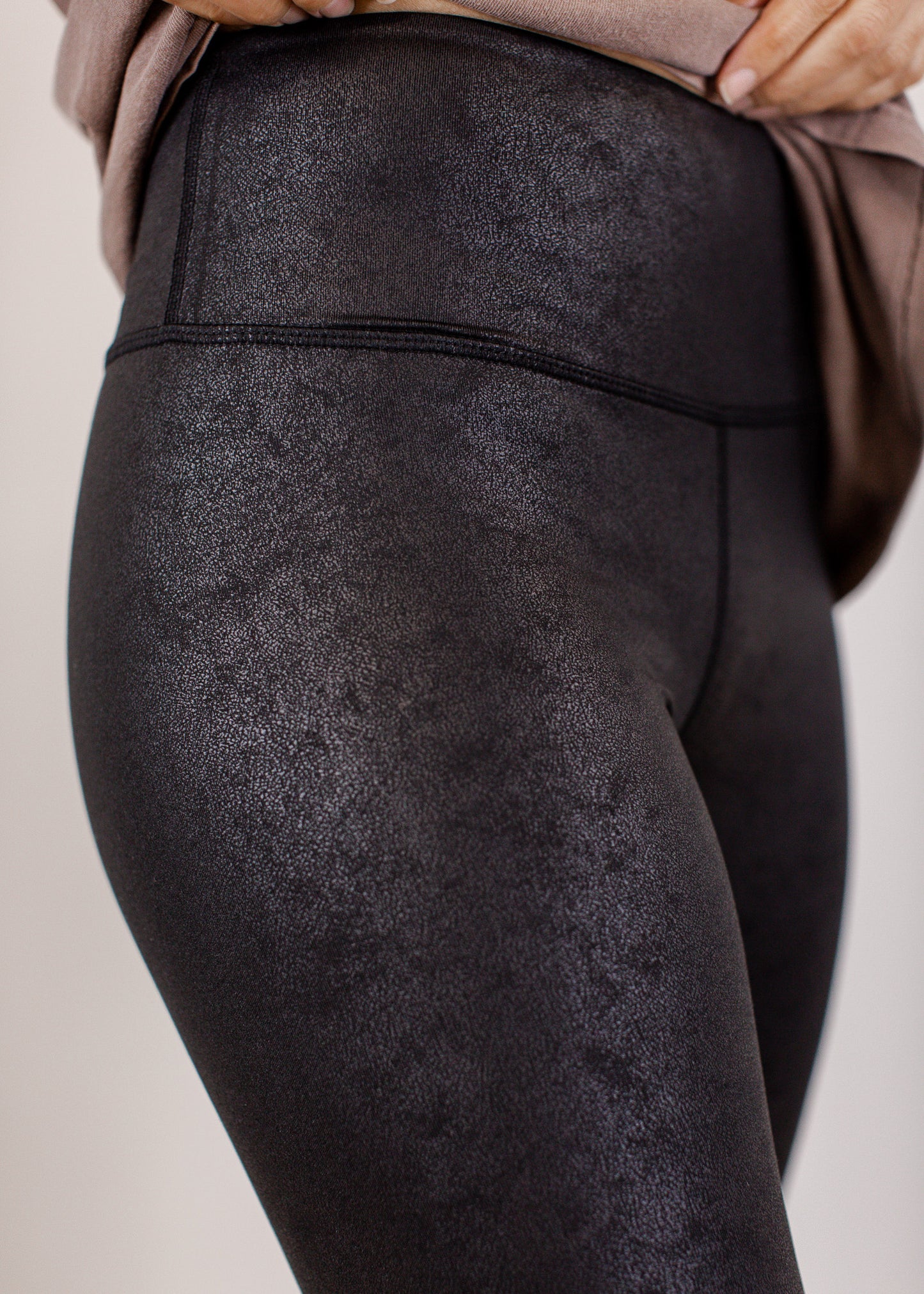 Black Chintz Leggings (S-3X)