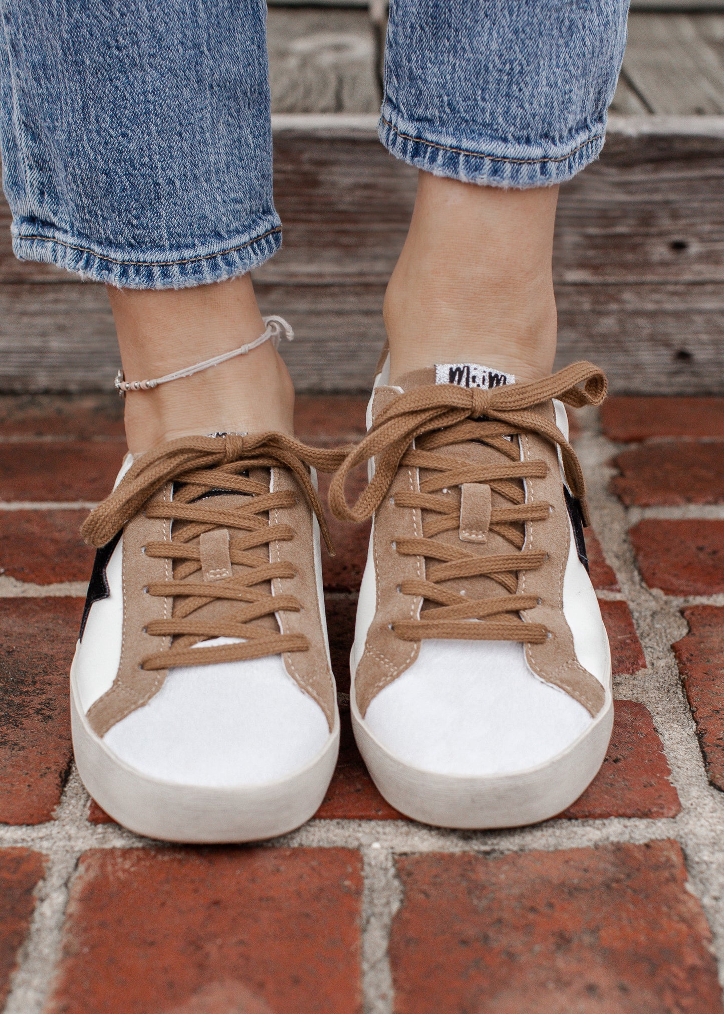 Brady Shoe (6-10) *WHITE TAUPE