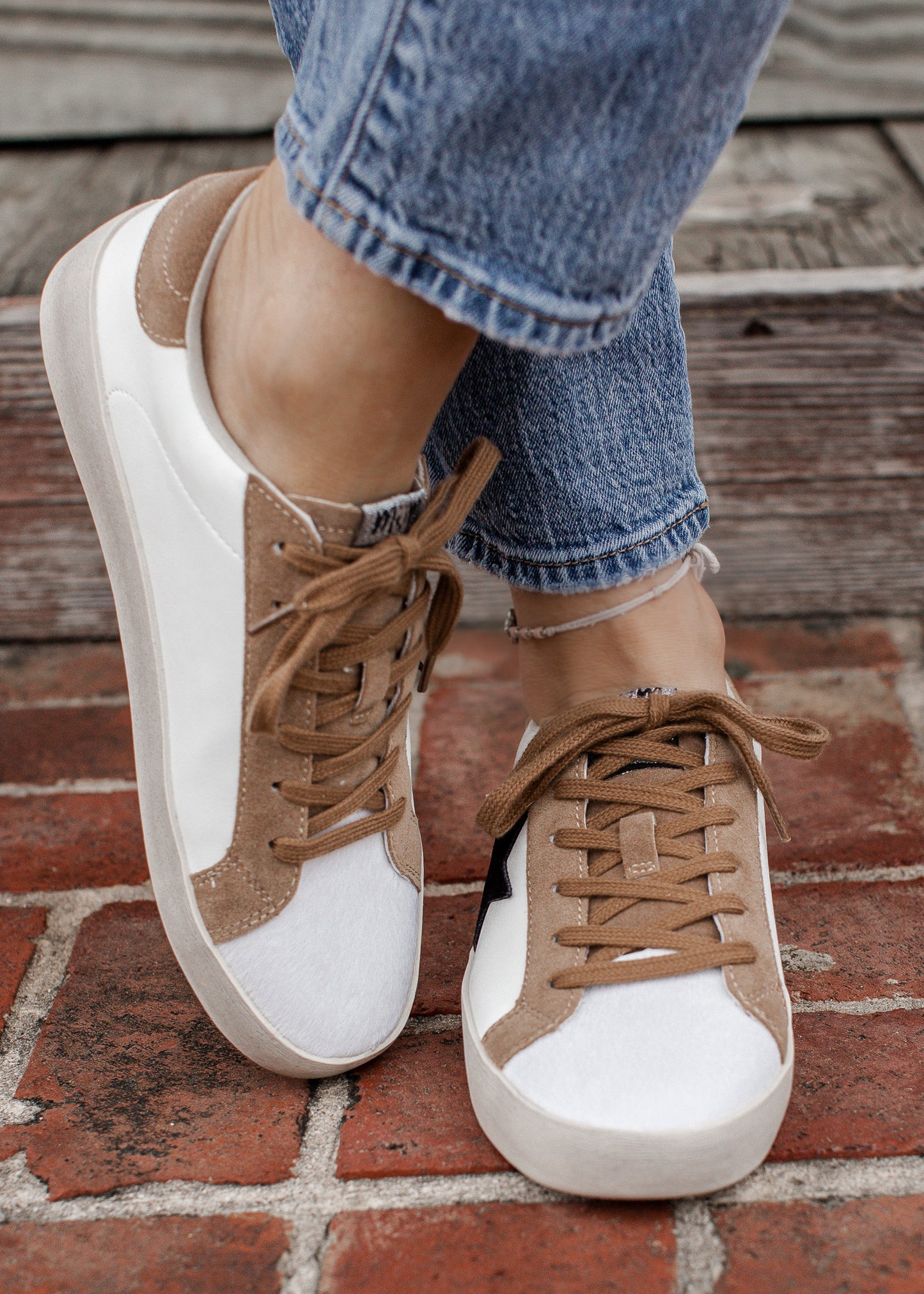 Brady Shoe (6-10) *WHITE TAUPE