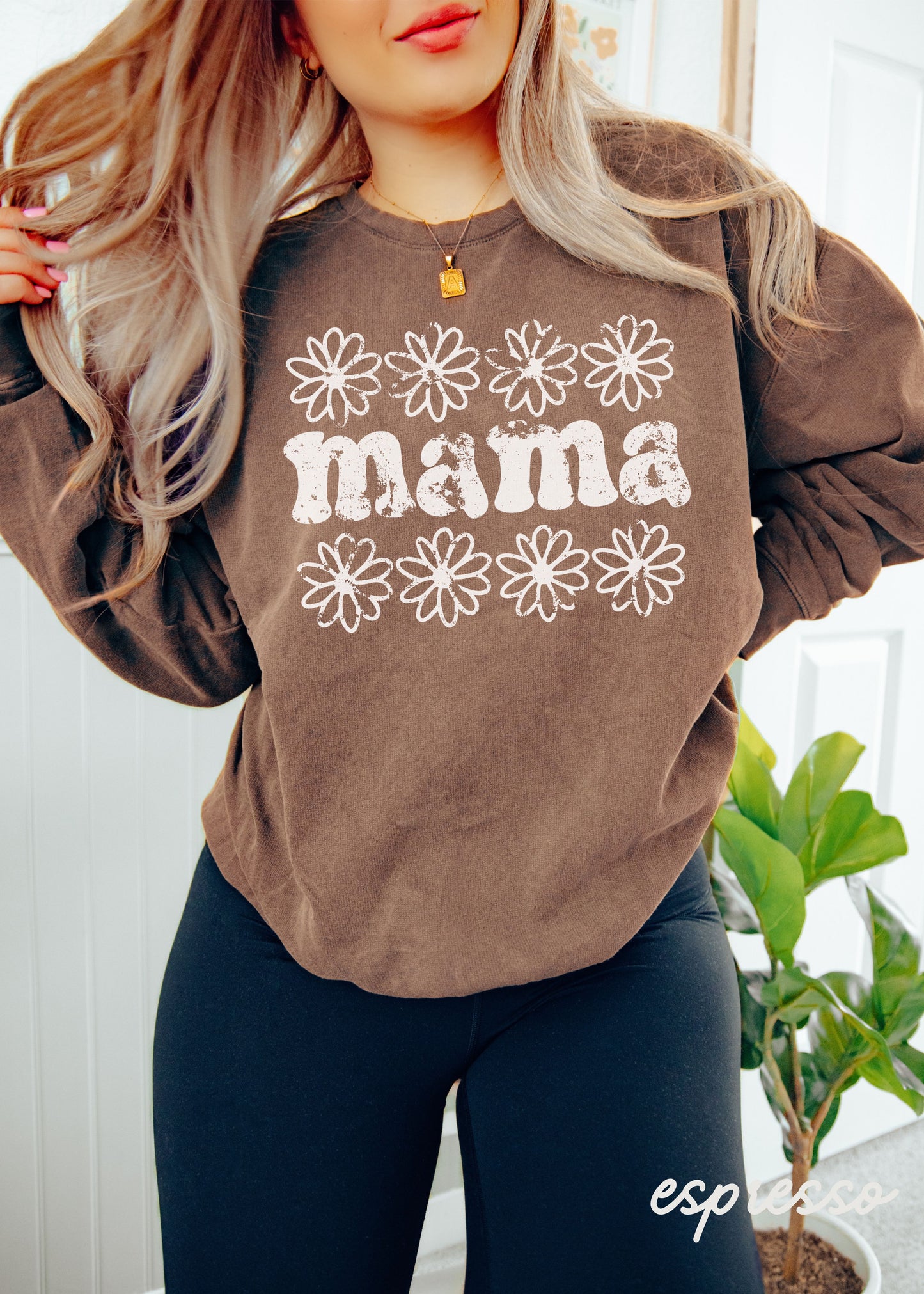 Pre-Order: Mama Daisy Sweatshirt *7 Colors Comfort Colors (S-3X)