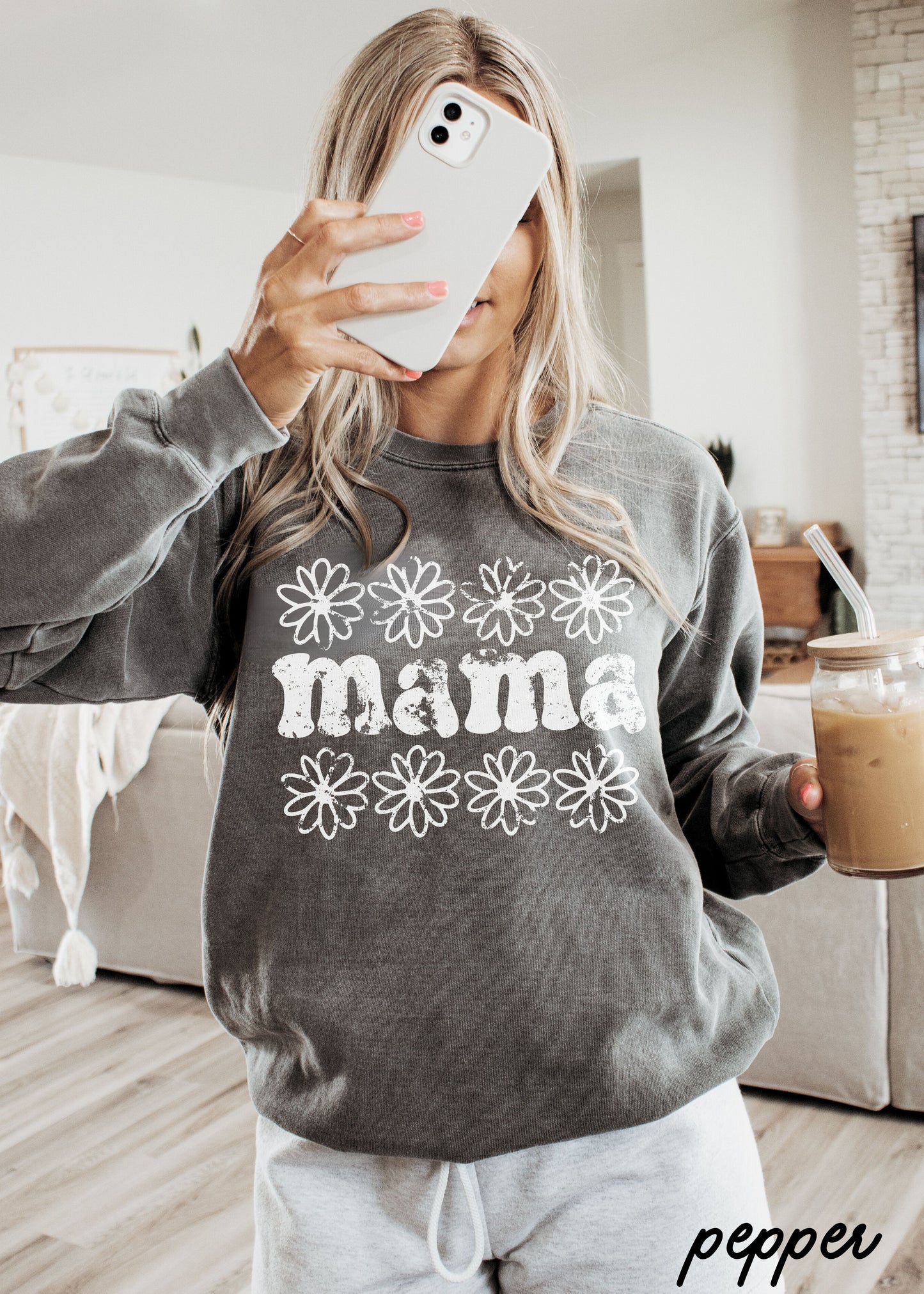 Pre-Order: Mama Daisy Sweatshirt *7 Colors Comfort Colors (S-3X)