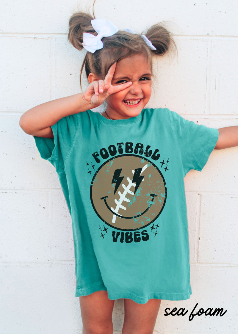 *YOUTH Football Vibes Happy Tee *10 Colors (S-3X)