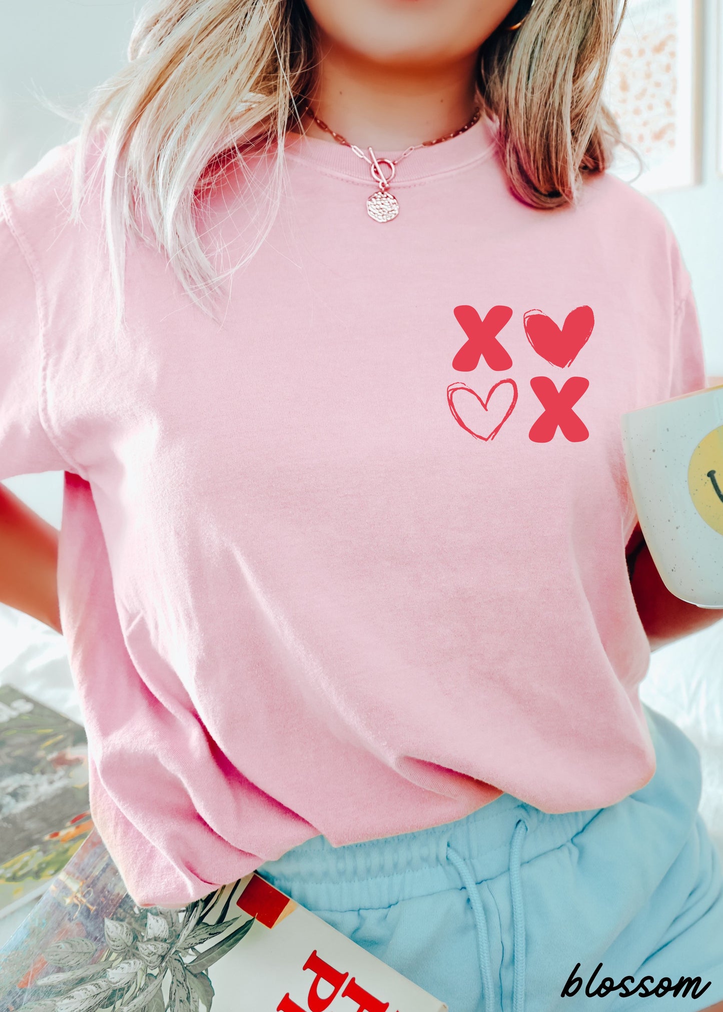 Pocket XOXO Tee *10 Colors (S-3X)