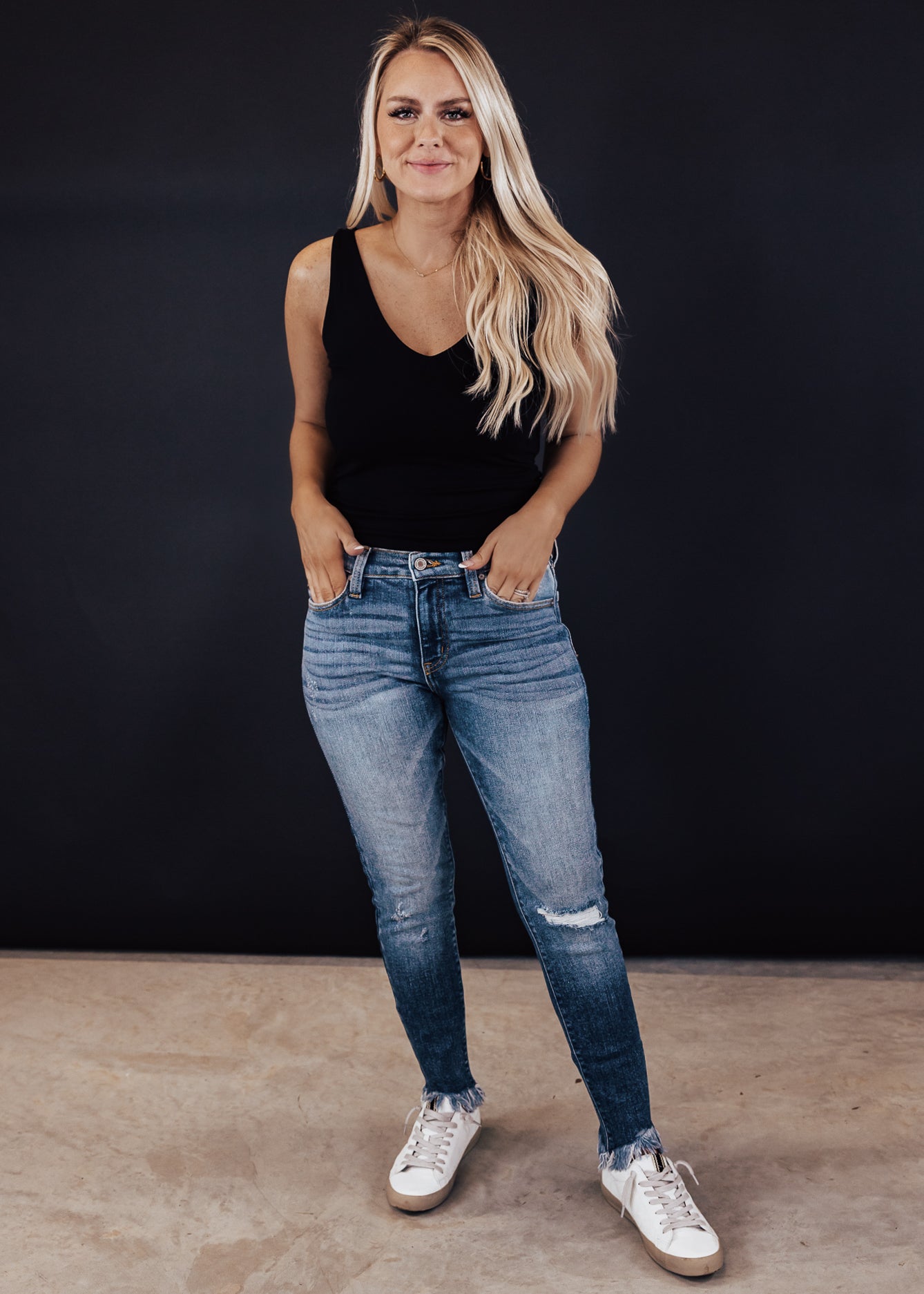 Double V-Neck Crop Tank *BLACK