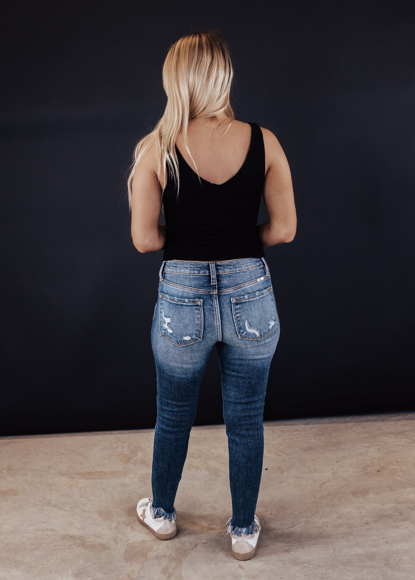 Double V-Neck Crop Tank *BLACK