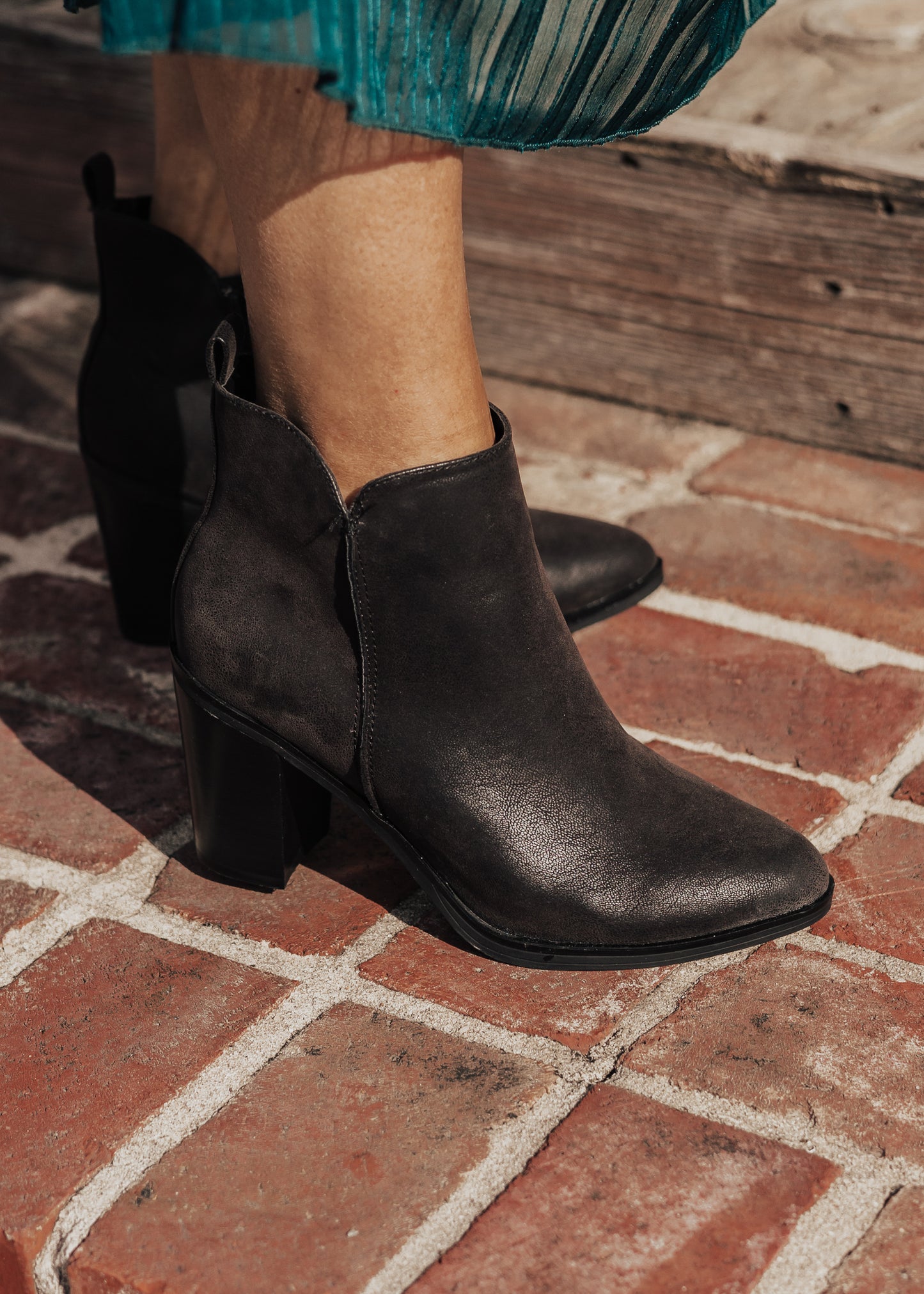 SIZE 6, 6.5, 7, 7.5, 8, 8.5, 10: Mia ERIK (6-10) *BLACK