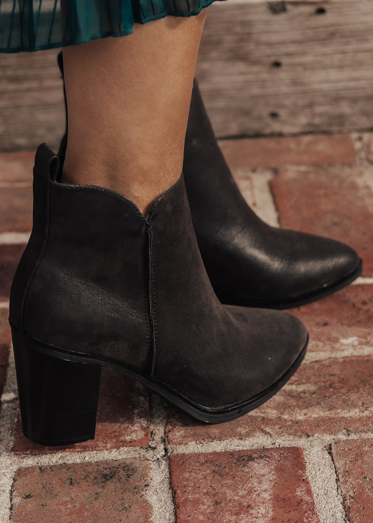 SIZE 6, 6.5, 7, 7.5, 8, 8.5, 10: Mia ERIK (6-10) *BLACK