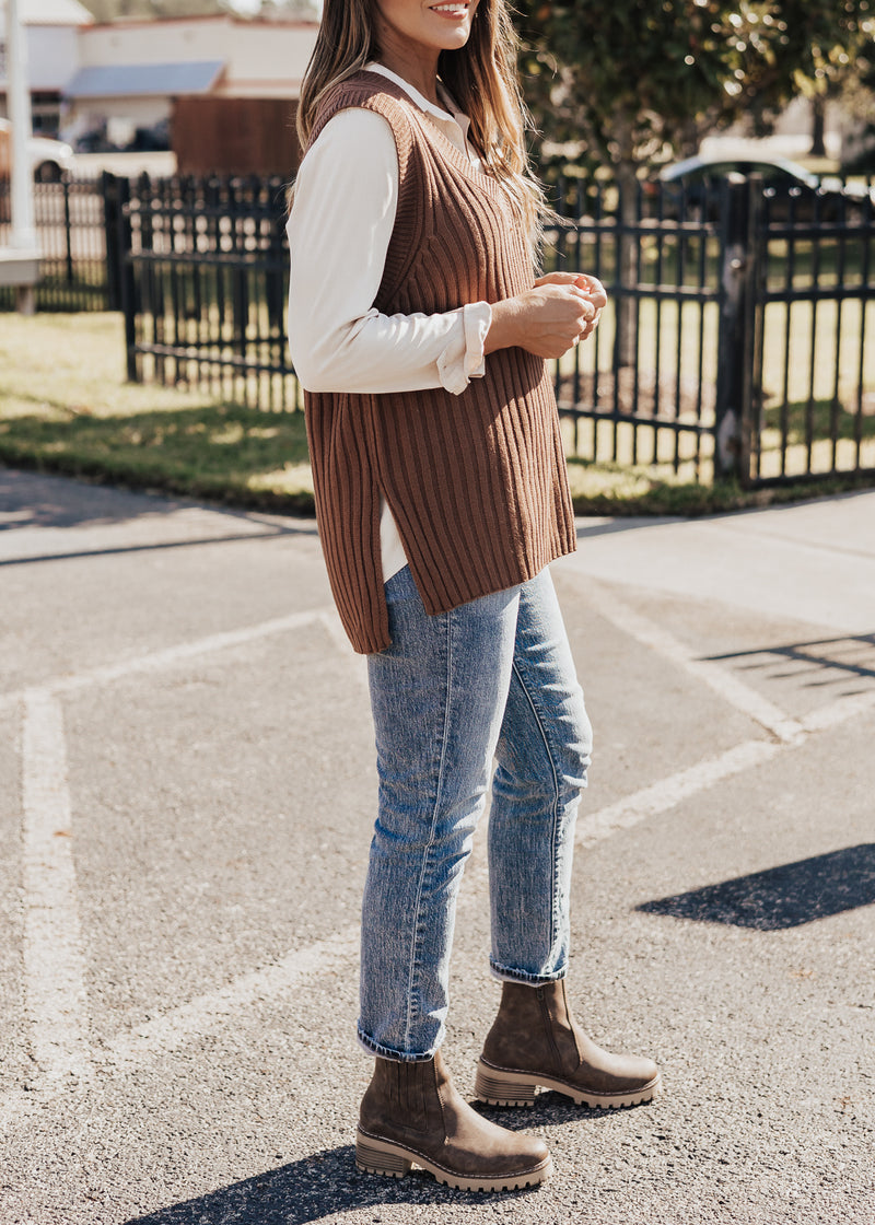 LARGE: Knit Sweater Vest *BROWN