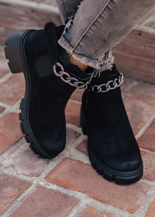 SIZE 11: Camden Shoe (6-11) *BLACK