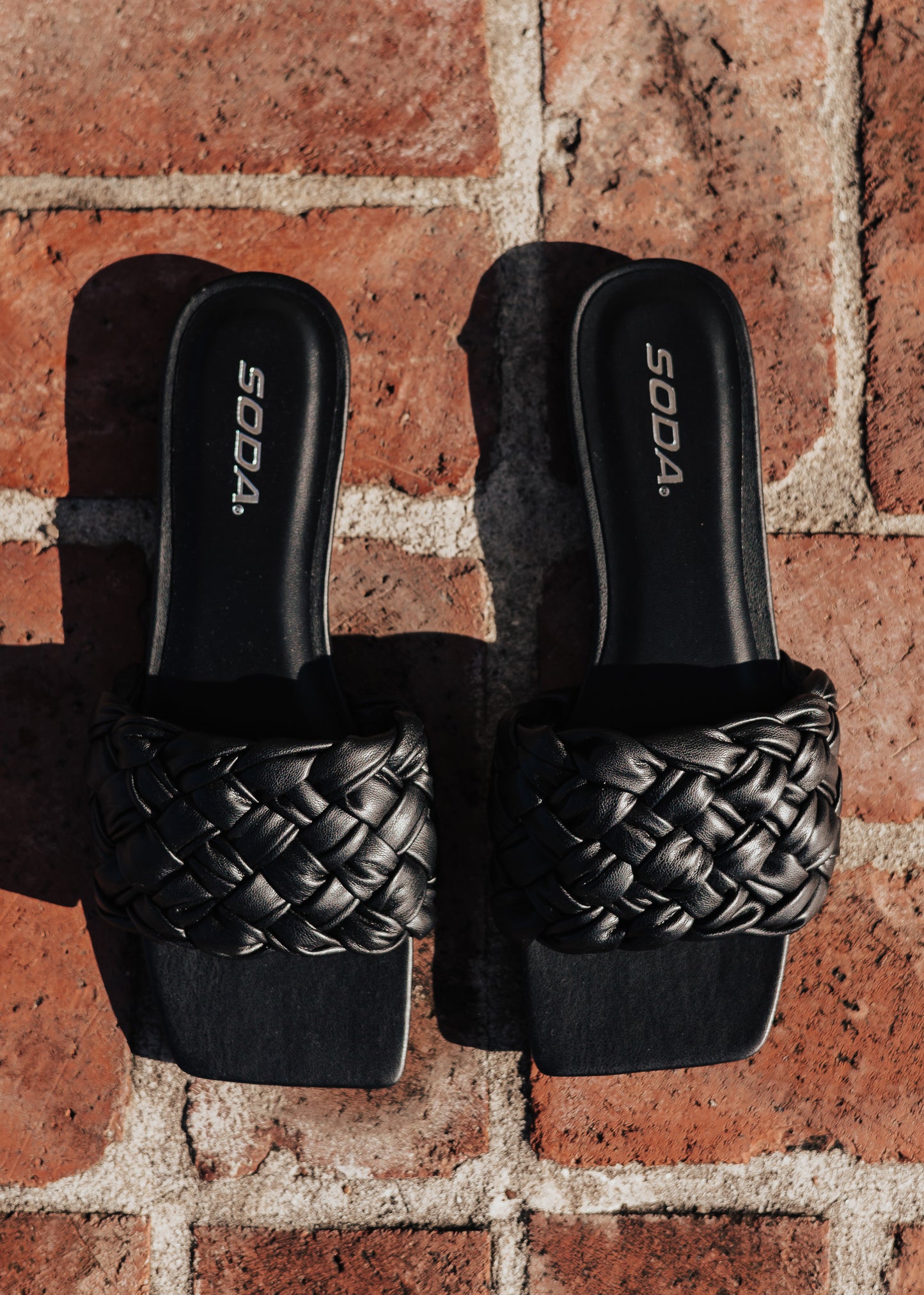 SIZE 5.5, 6: Apron Sandal (5.5-10) *BLACK