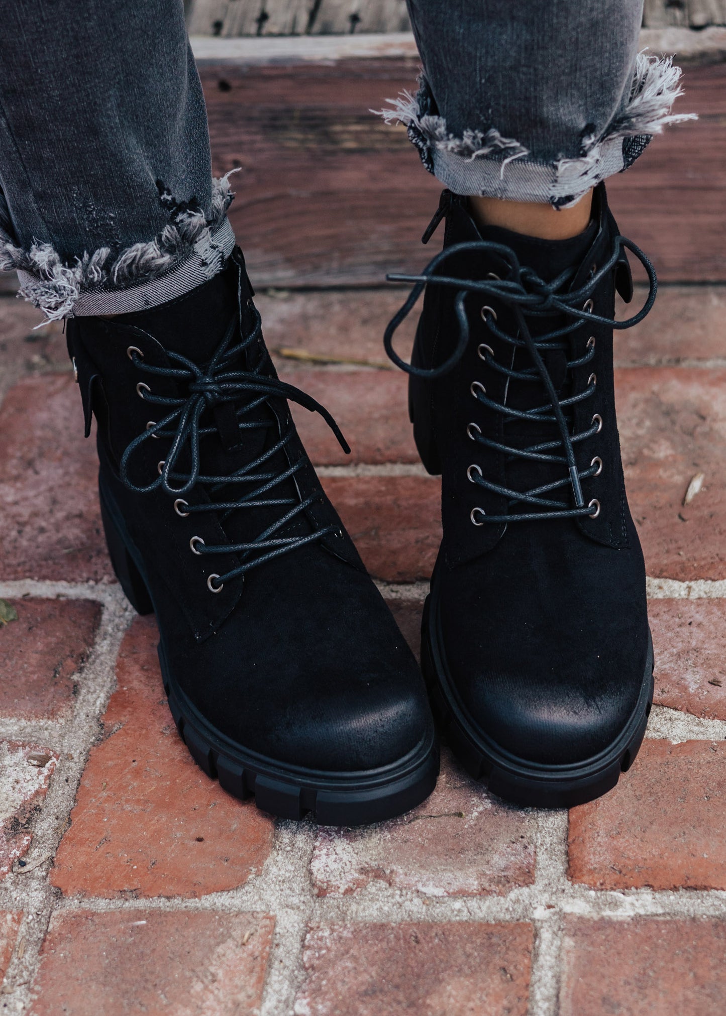 SIZE 6, 8, 8.5, 9, 10, 11: Pouch Lace Up Boot (6-11) *BLACK