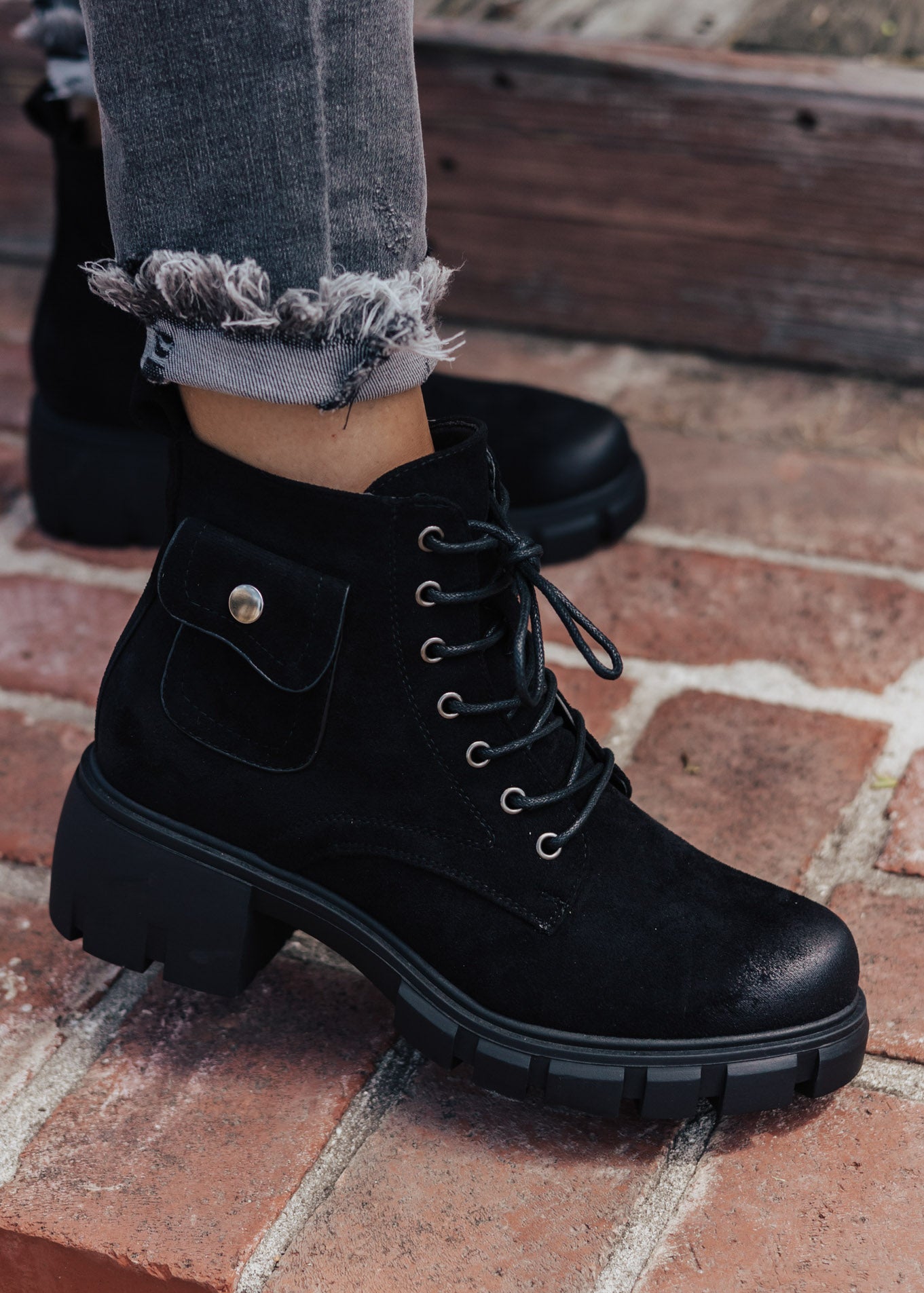 SIZE 6, 8, 8.5, 9, 10, 11: Pouch Lace Up Boot (6-11) *BLACK