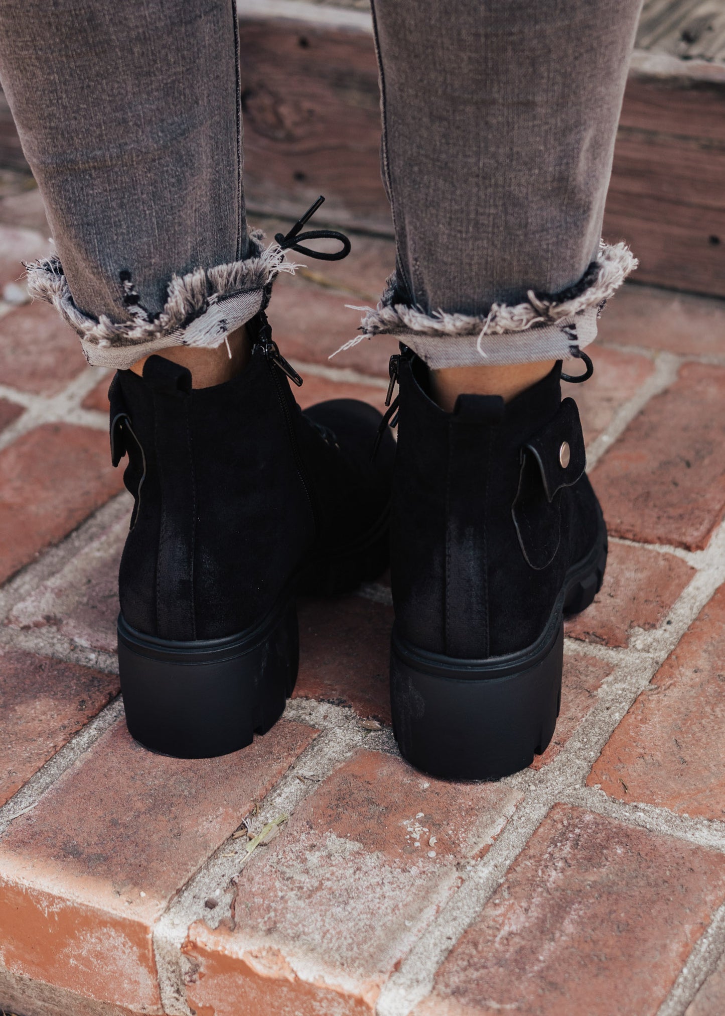 SIZE 6, 8, 8.5, 9, 10, 11: Pouch Lace Up Boot (6-11) *BLACK