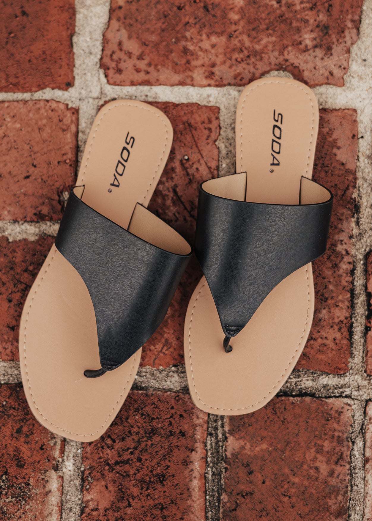 SIZE 6: Vermont Sandal (6-11) *BLACK