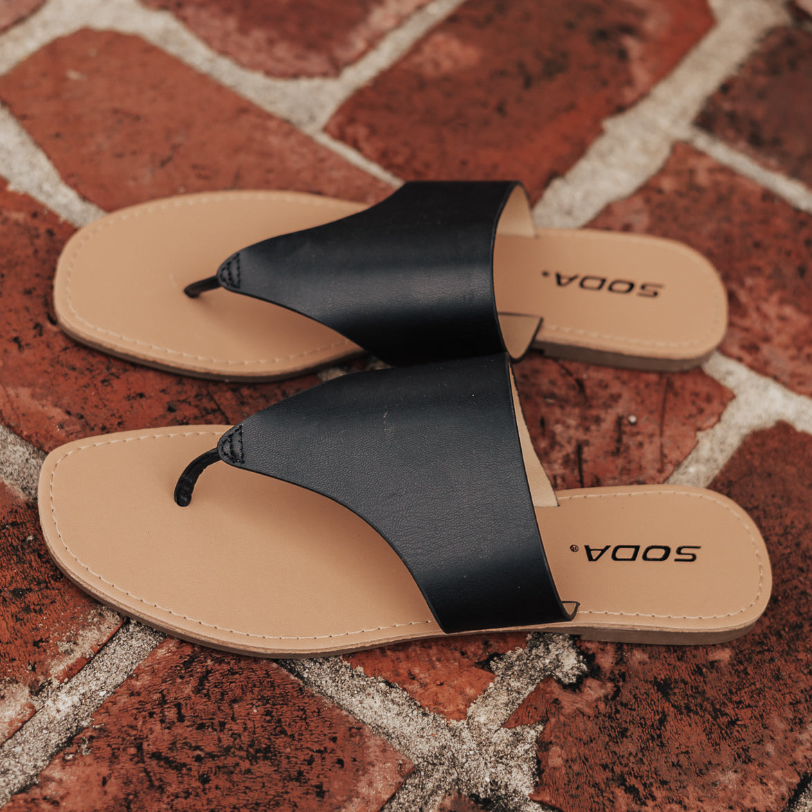 SIZE 6: Vermont Sandal (6-11) *BLACK