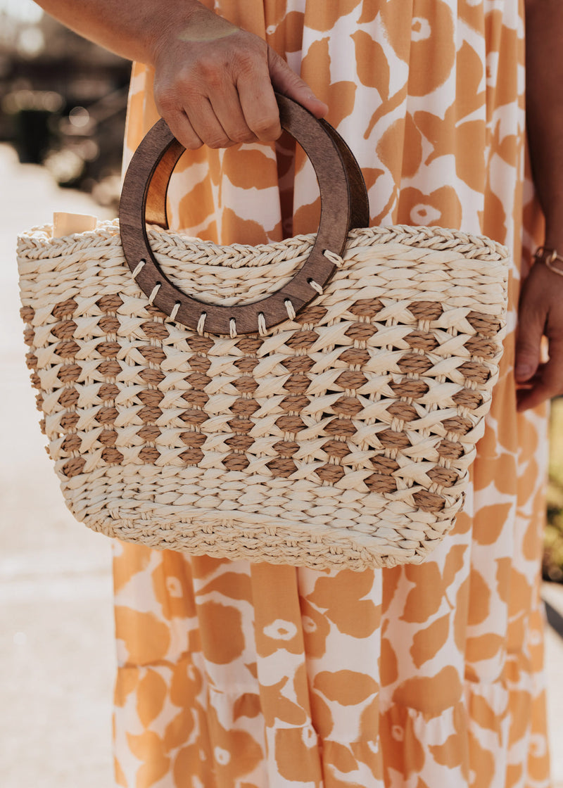 Amazon.com: SUPERFINDINGS 2Pcs D-Shaped Wood Bag Handle Purse Handbag Handle  Replacement Rattan Woven Bag Handle 11.5x18.5cm Burlywood for Handmade Bag  Straws Beach Canvas Handbags Macrame Crocheted Purse Making